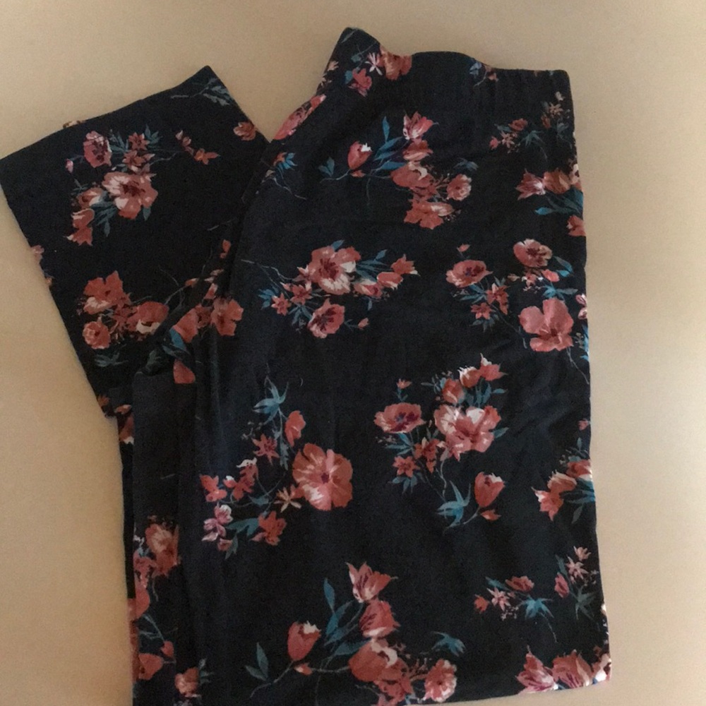 Super soft, floral leggings